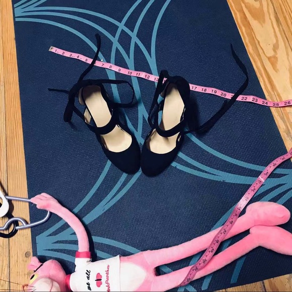 Stunning black high heels - Picture 2 of 5